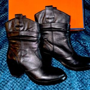 NIB Arturo Chiang Sexy Heeled Boots